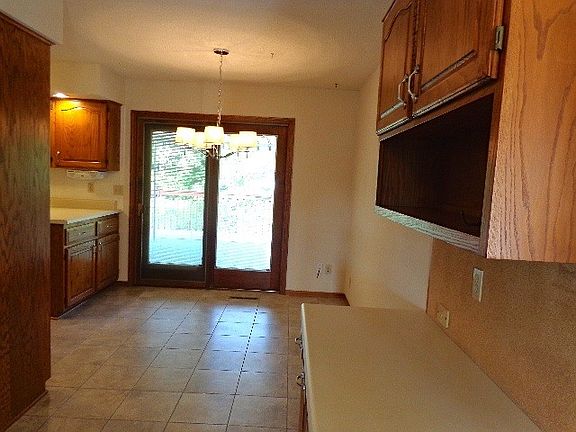 5th image of 8782 Windwood Close