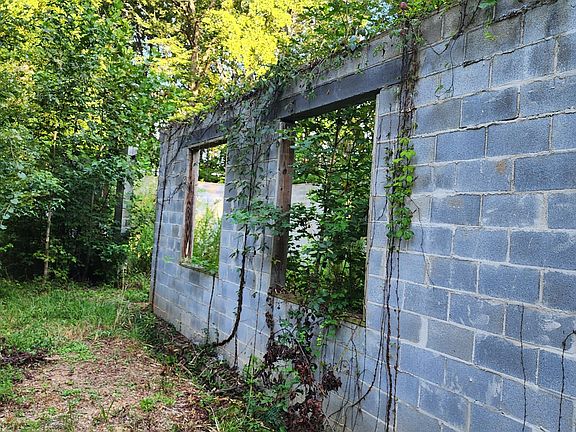 5th image of 375 Goins Hill Rd