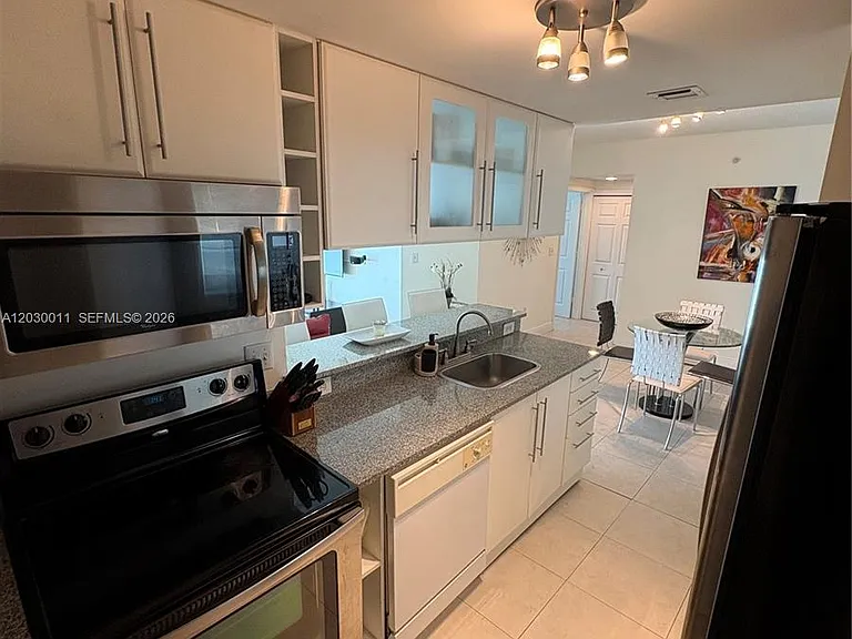 275 NE 18th St #1709 — Photo 14