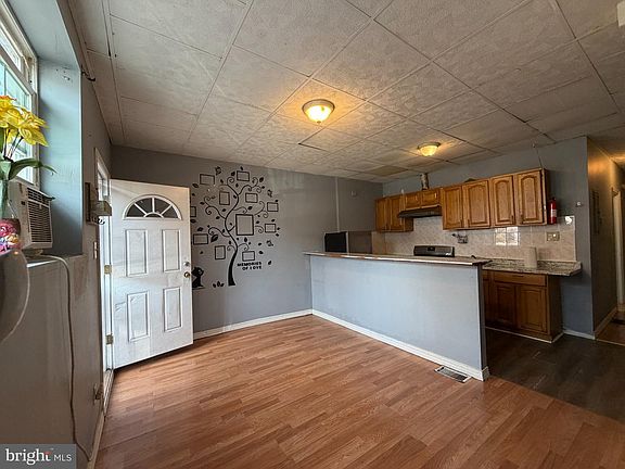 3rd image of 616 W Ritner St