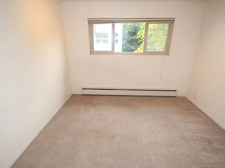 2323 W Newton St — Photo 8