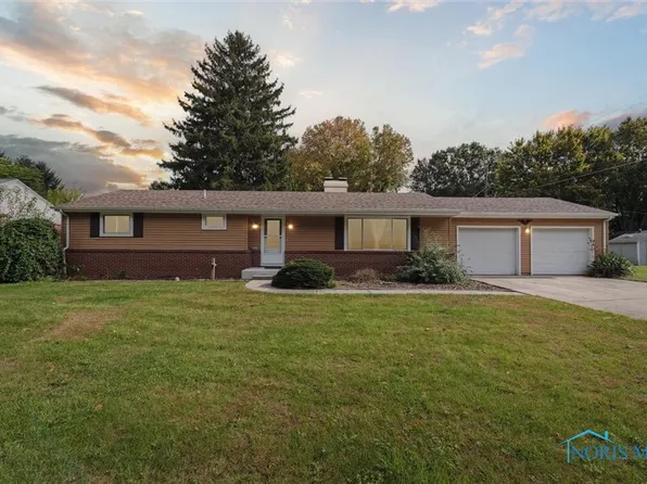 102 Fairview Dr, Liberty Center, OH 43532