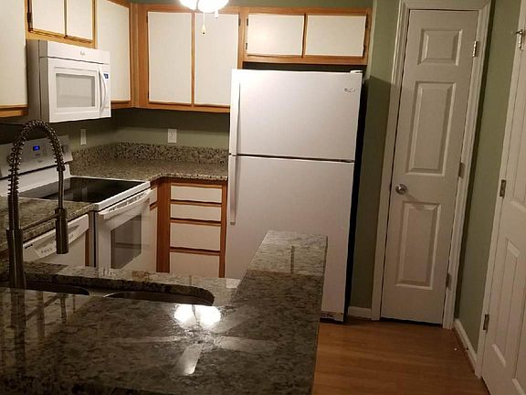 3rd image of 105 Breezewood Dr