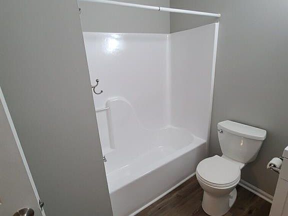 5th image of 307 Gaylor Ln