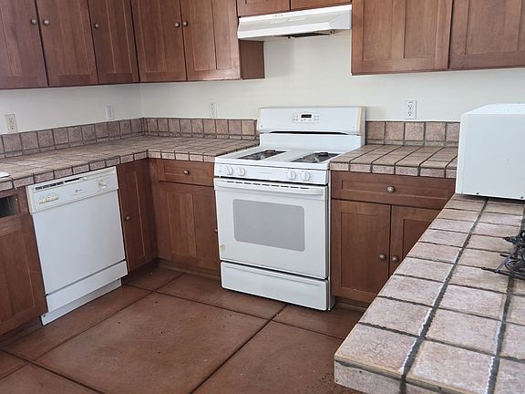 5th image of 1250 N Howard Blvd