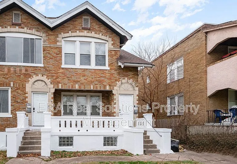 979 Burton Ave — Photo 2