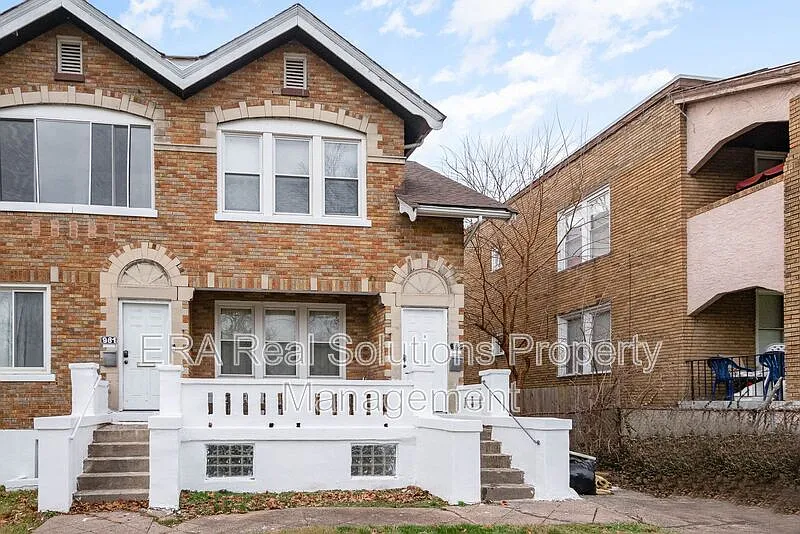 Building Photo - 979 Burton Ave