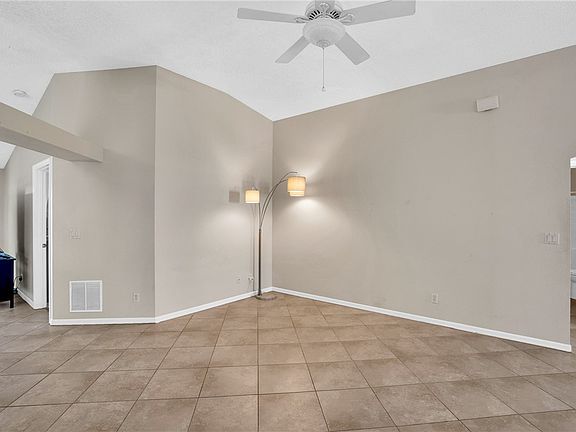 5th image of 1051 S 13th Sq