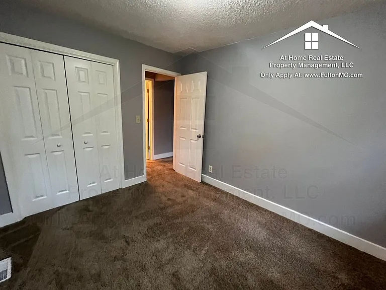 1223 Grand St — Photo 18