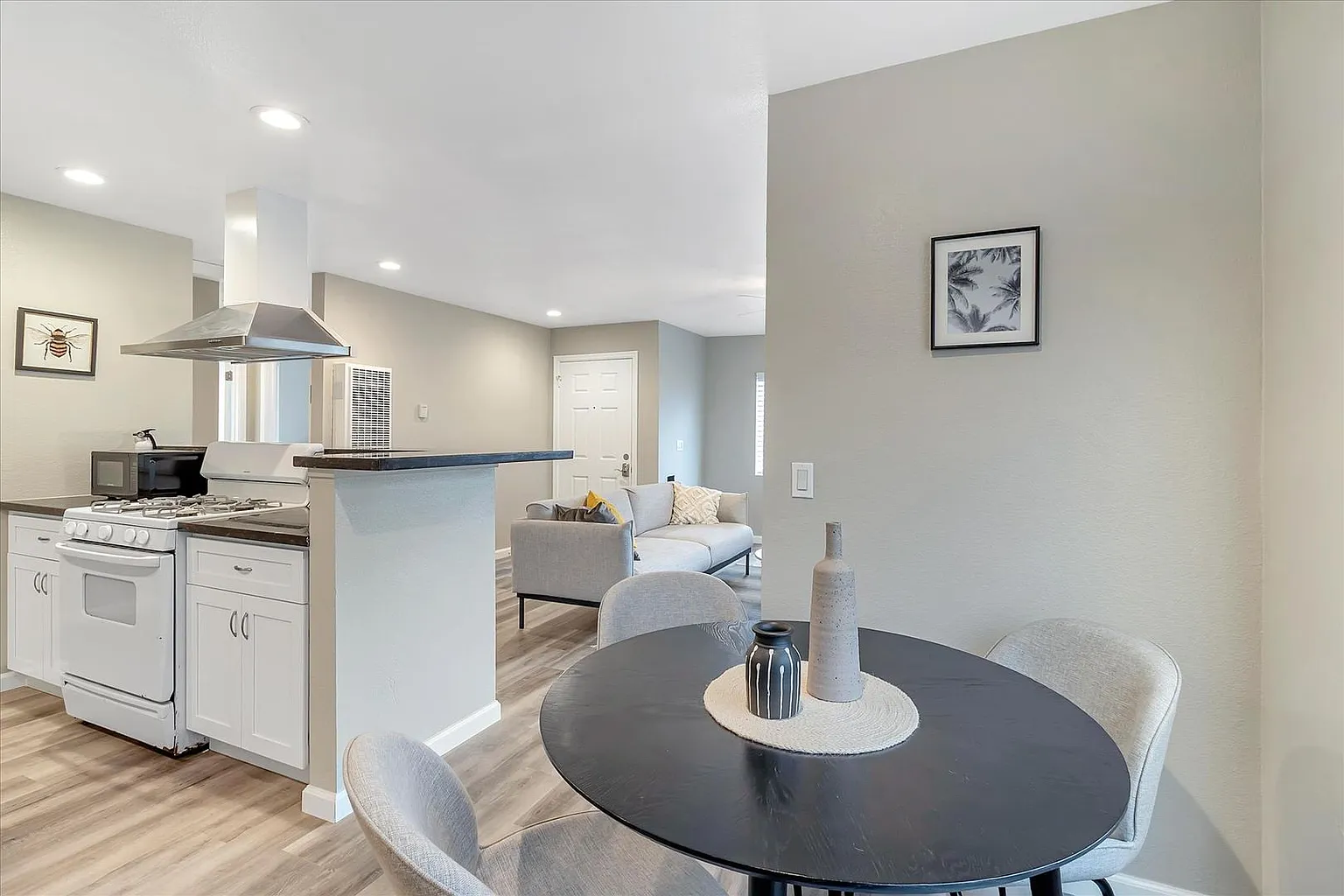 209 Madison Ave #D photo 1