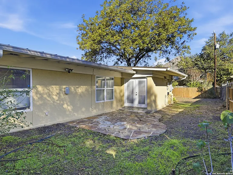 415 Calumet Pl — Photo 32
