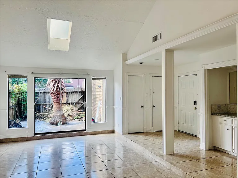 11123 Bandlon Dr — Photo 3