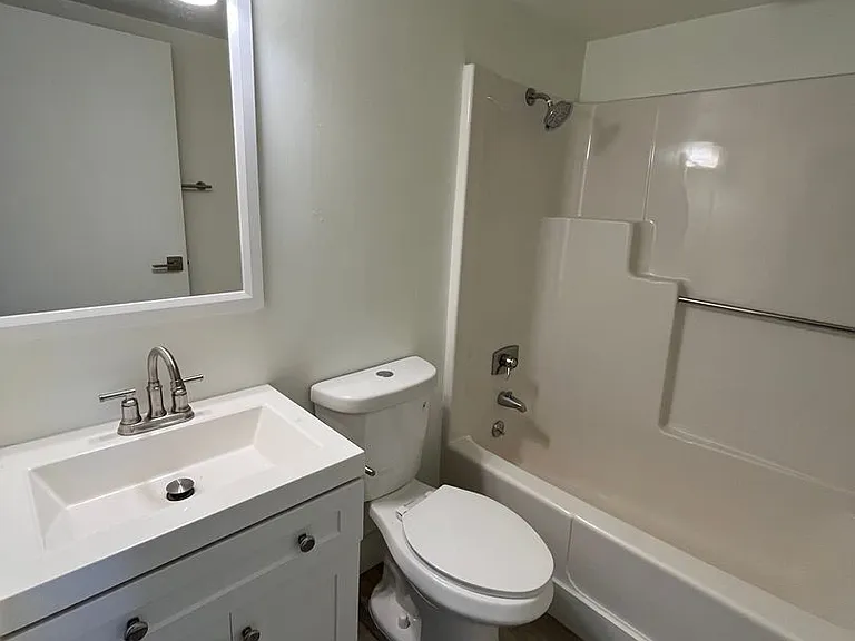 Sycamore Place Apartments — Photo 35