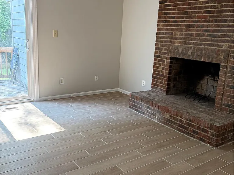 1708 Village Lake Dr — Photo 8