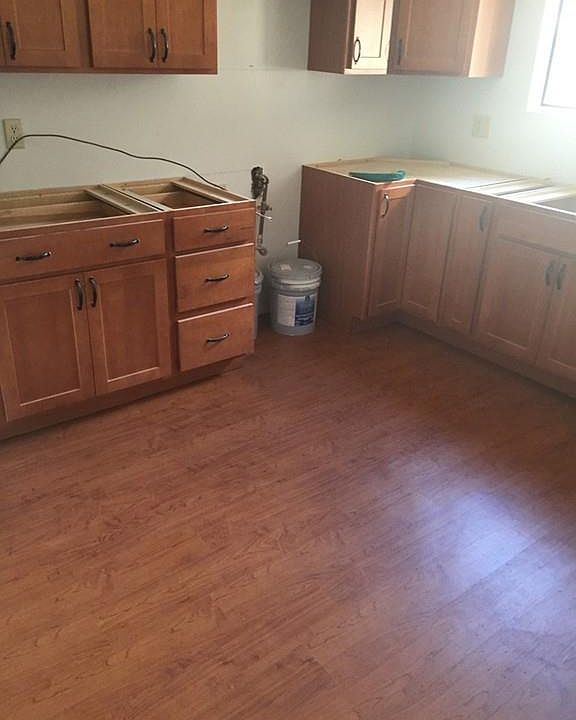 1st image of 122 Greenbrook Dr