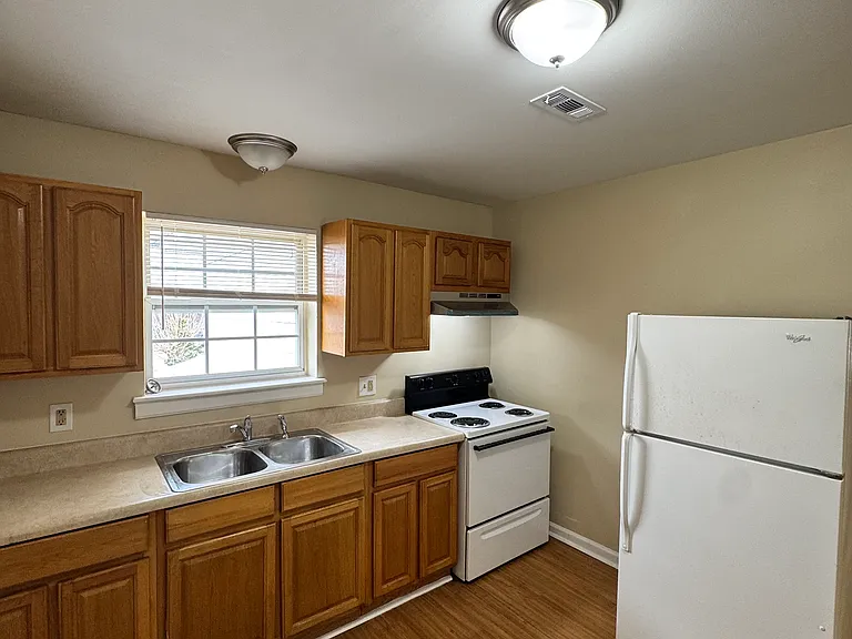 302 Olive St NE #202 — Photo 4