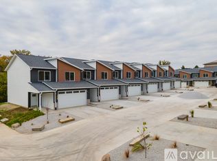 5330 Gaines St, Davenport, IA 52806