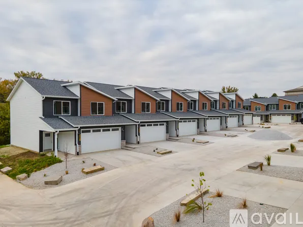 5330 Gaines St, Davenport, IA 52806