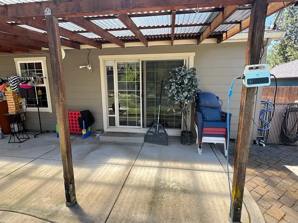 2751 Barclay Rd, Medford, OR 97504