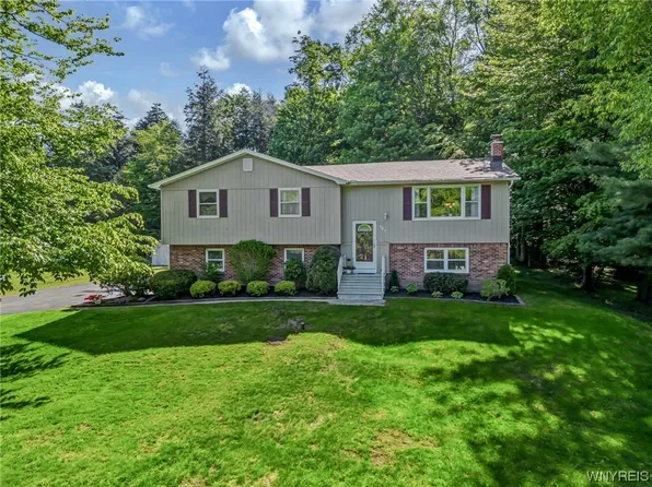 487 Briarwood Ct, Alden, NY 14004