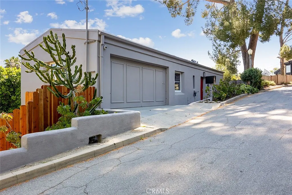 3 bed, 1.5 bath, 1577 sqft, $4,250 — Photo 1