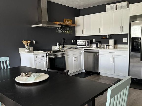 3rd image of 505 NE 20th Ave APT 201