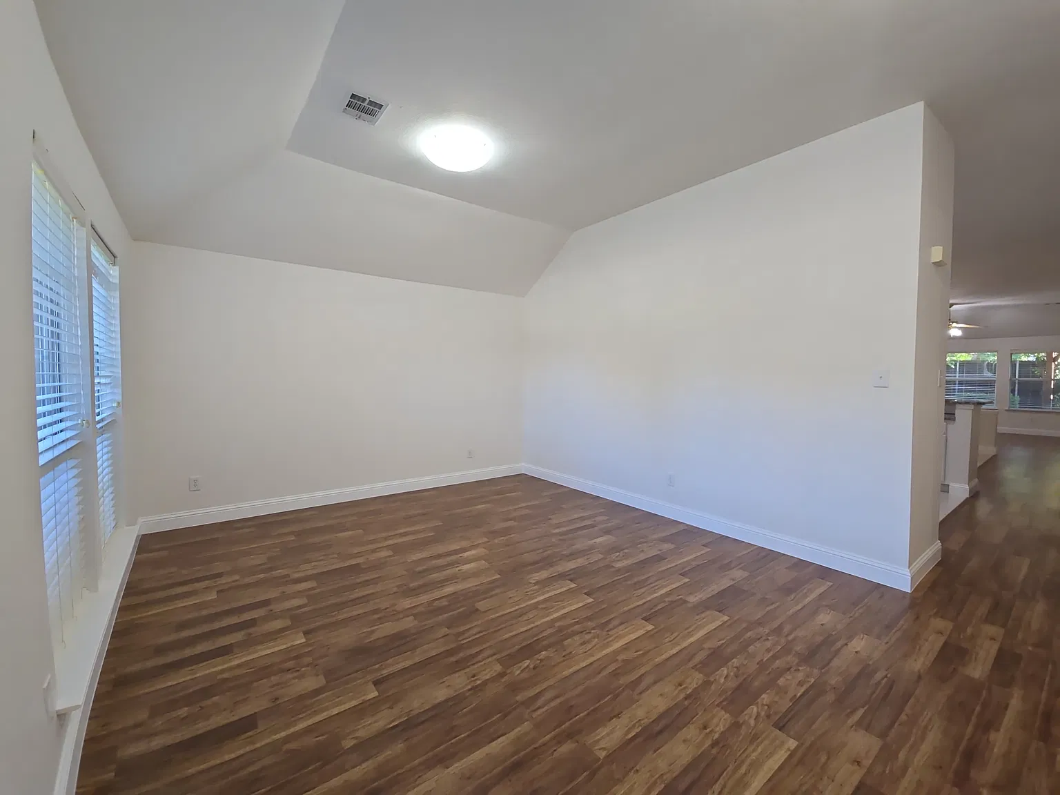 3 bed, 2073 sqft, $2,675 — Photo 4