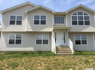 50 Hyde Park Ave, Bay Shore, NY 11706