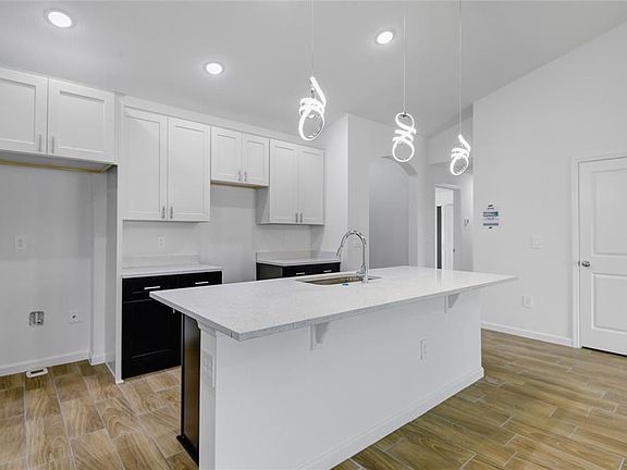 3rd image of 440 EAGLE DRIVE