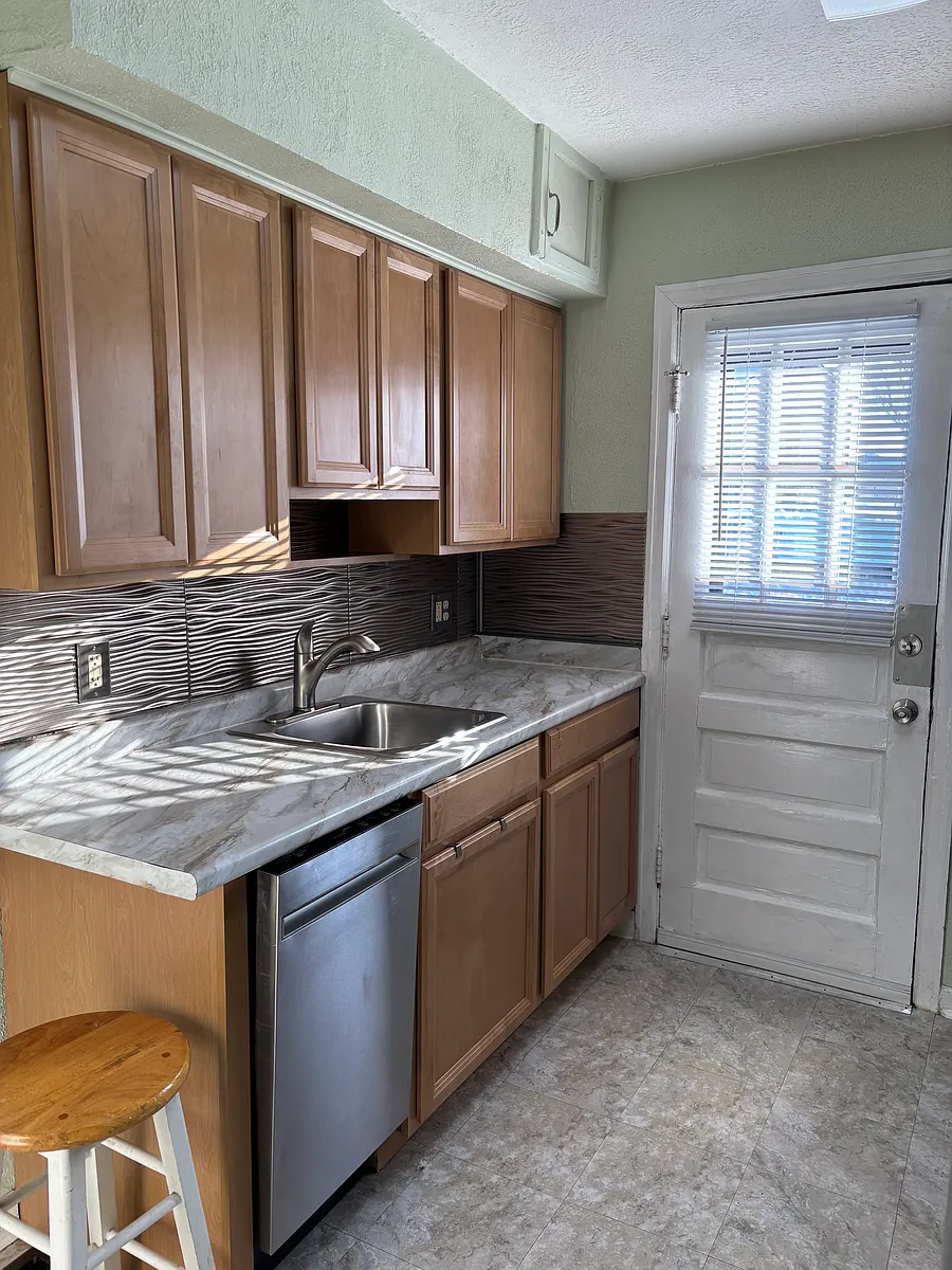 Building Photo - 1354 Huffman Ave