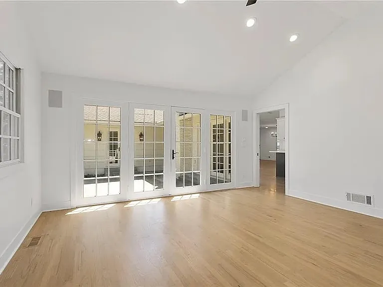 8105 Rosewood Dr — Photo 35