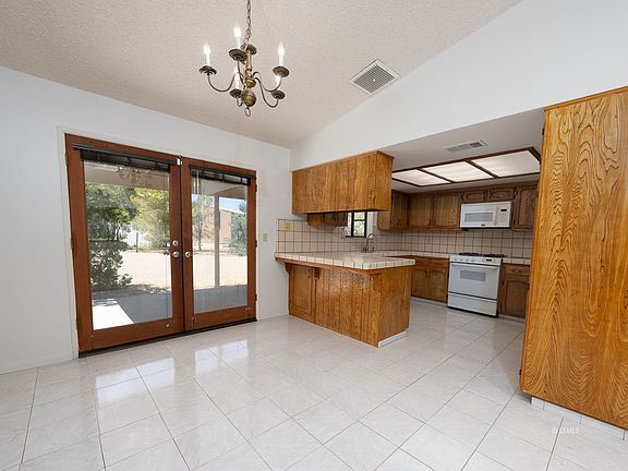 4th image of 323 Brown Rd