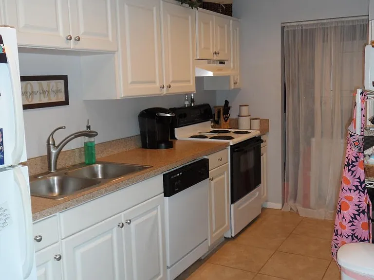 Kitchen & Laundry