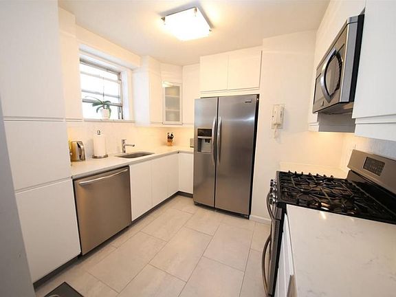 5th image of 5900 Arlington Ave APT 15F