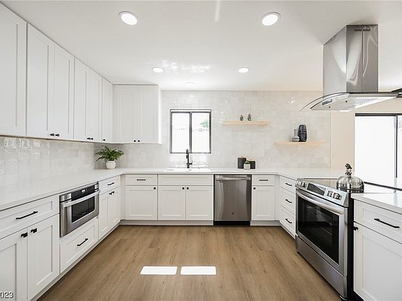 2nd image of 3083 Van Buskirk Cir