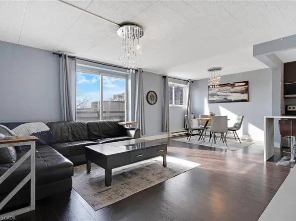 6 Walton Ave #310, Kitchener, ON N2C 2B5