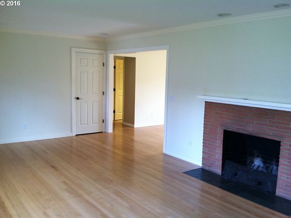 4th image of 4444 SE Washington St
