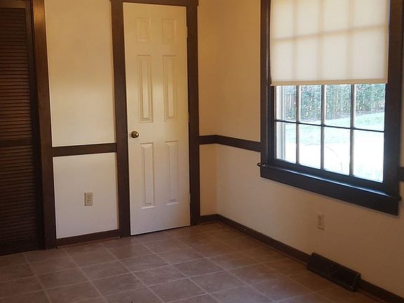 5th image of 8036 Fallbrooke Dr
