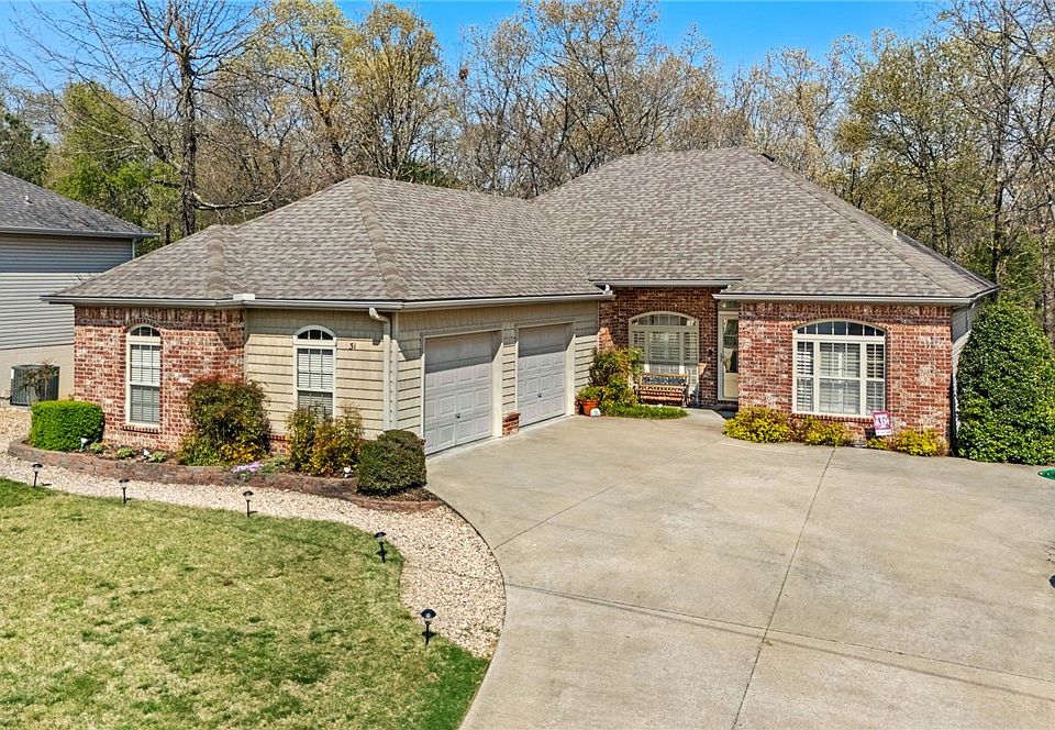 1st image of 31 Mansfield Dr