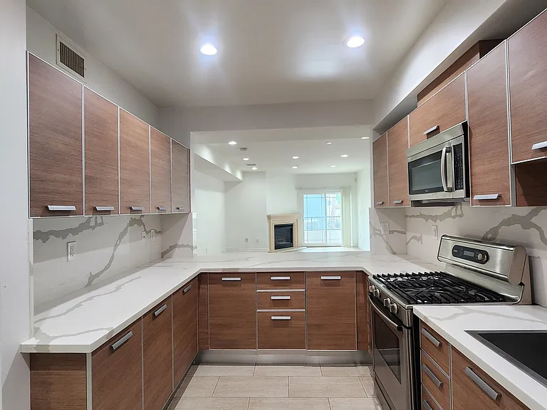 147 S Doheny Dr #102 — Photo 5