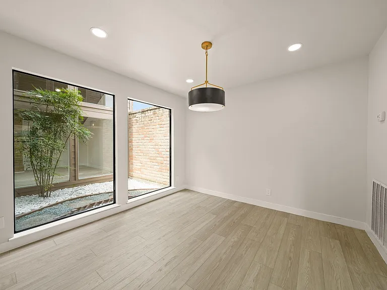 3010 Manila Ln — Photo 5