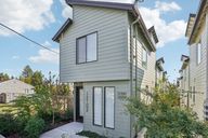 SE Pine St-S1510-001.jpg