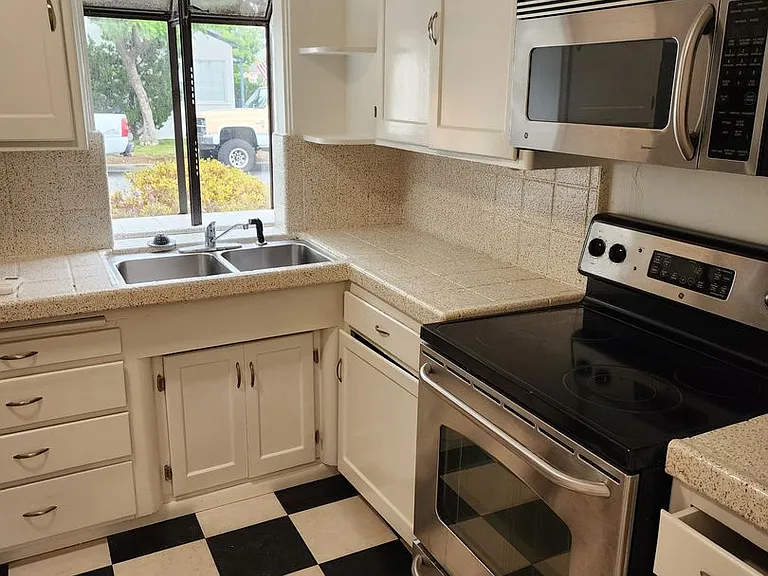 4490 Pomona Ave — Photo 7