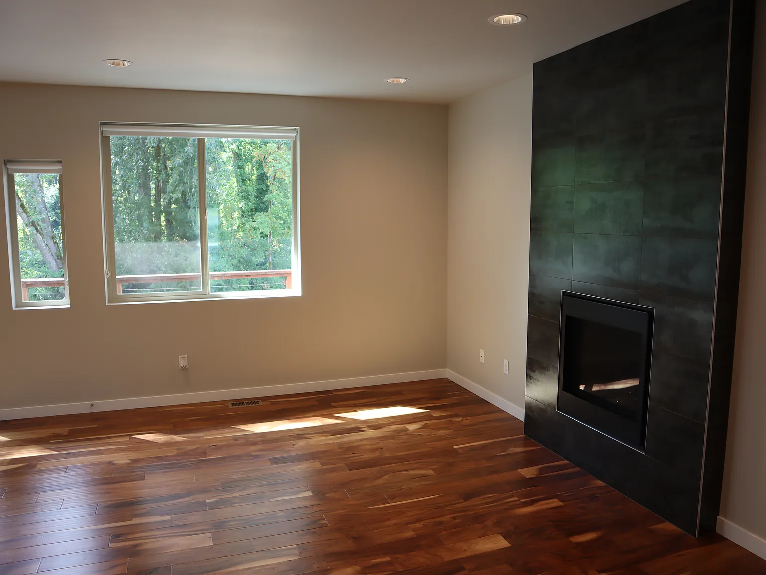 4553 26th Ave SW — Photo 3