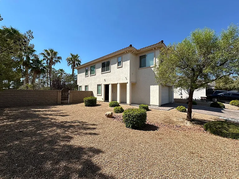 197 Spring Hollow Dr — Photo 2