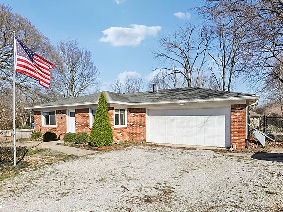 2nd image of 520 Woodland Pl