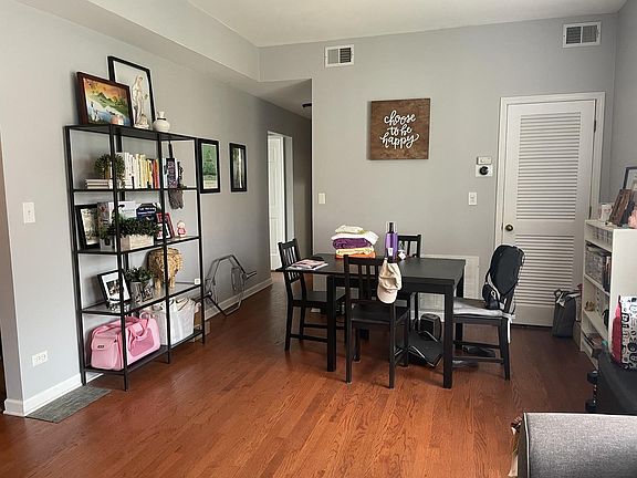 2nd image of 1047 W Glenlake Ave APT 3