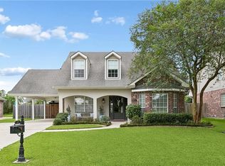 725 Cazalard St, Belle Chasse, LA 70037