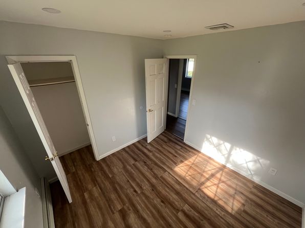 33 Country Greens Dr #1, Holtsville, NY 11742