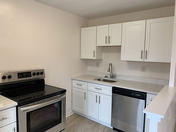 3rd image of 819 College Ave APT B1